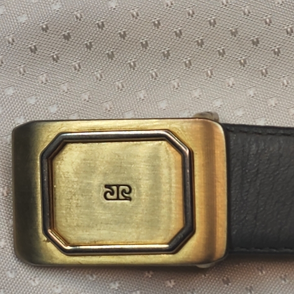 Vintage Pierre Cardin Gray Belt.1st hole at 28.5".Last hole at 32" - Picture 2 of 6